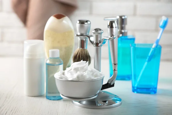 depositphotos_88282164-stock-photo-male-luxury-shaving-kit